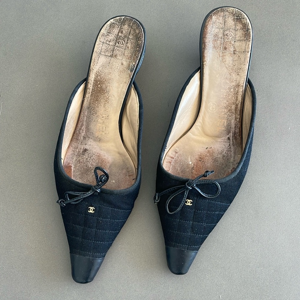 Vintage Chanel Black Kitten Heels